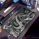 🐉 Mousepad Gamer XXL Dragão Preto e Branco – 900x400 🖱️ Base Antiderrapante ⚡ Alta Precisão 🎮 Ideal para Setup Gamer